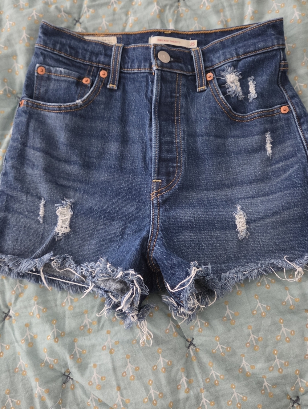Levis Ribcage Shorts